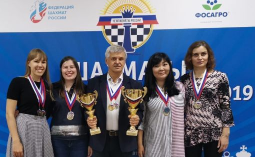 Наталья Погонина и Баира Кованова  - победители командного чемпионата России по  быстрым шахматам