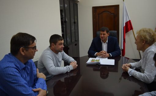 Министр Александр Абросимов вручил благодарности саратовским автогонщикам
