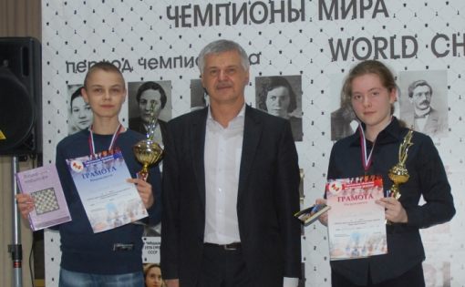 Никита Константинов и Мария Комбар - победители Детского кубка по шахматам