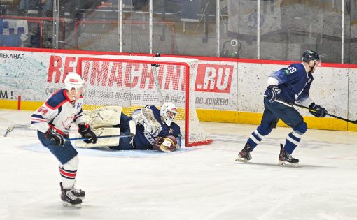 Хоккеисты «Кристалла» проиграли выездную серию команде «Динамо-Алтай»