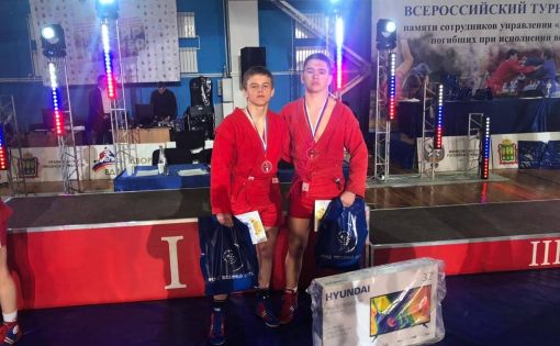 Саратовцы успешно выступили на Всероссийских соревнованиях по самбо