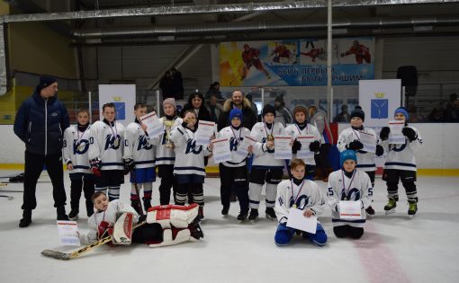 Команда "Юность" из Вольска - победитель регионального турнира по хоккею "Золотая шайба" в младшей возрастной группе 2011-2012 г.р.