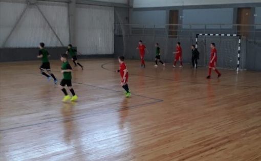 В Саратове проходят игры Первенства по мини-футболу среди юношеских команд