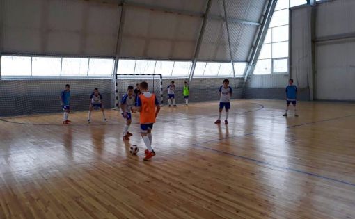 В Саратове проходят игры Первенства по мини-футболу среди юношеских команд 