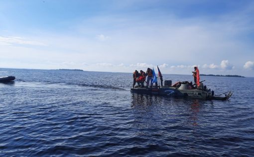 Саратовцы на бронетехнике пересекли Ладожское озеро