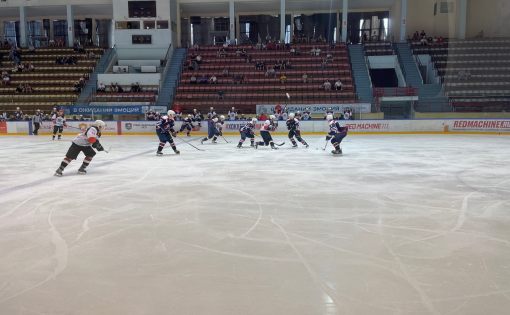 Саратовские хоккеисты проиграли последний домашний контрольный матч-2022