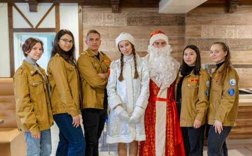 Студотряды Саратовской области поздравили детей из Харькова с наступающим Новым годом