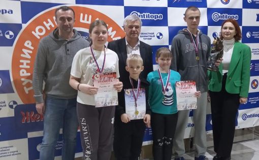 Никита Константинов завоевал Кубок Лидии Томашевской на областных соревнованиях по быстрым шахматам