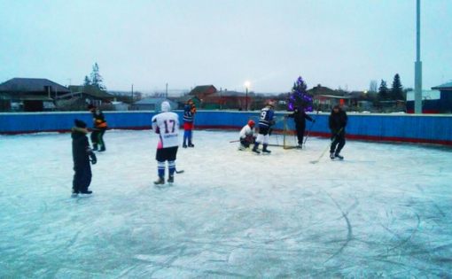В Красноармейском районе начались массовые катания и хоккейные встречи