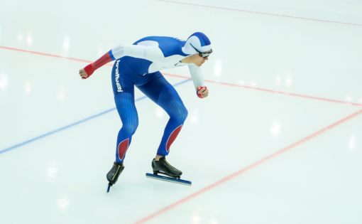 Конькобежец Данила Семериков в десятке лучших на чемпионате мира в классическом многоборье после двух дистанций 