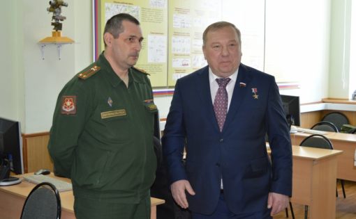 Область с официальным визитом посетил Герой России Владимир Шаманов