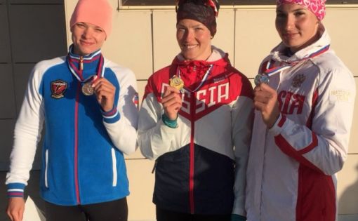 Кира Степанова завоевала три серебряные медали на чемпионате России и Всероссийских соревнованиях по гребле на байдарках и каноэ