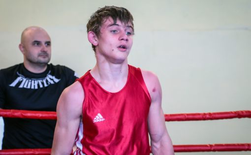 Александр захаров стал бронзовым призером юношеского турнира по боксу