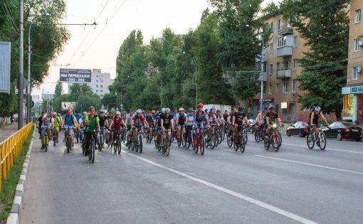 В ночном велопараде приняли участие около 1500 человек