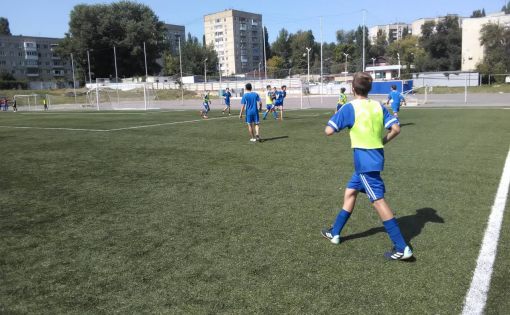 В Саратове прошли зональные соревнования XVII открытого областного турнира по футболу среди дворовых команд 