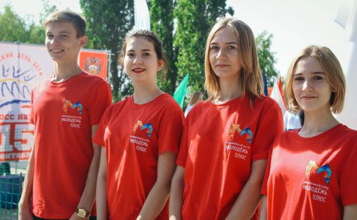Волонтеры ГБУ РЦ «Молодежь плюс» приняли участие в дне бега «Кросс нации» на призы Губернатора Саратовской области