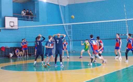 Спортсмены Саратова и Балаково успешно выступили на Первенстве области по волейболу