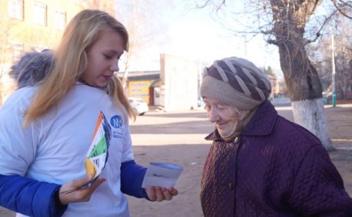 Саратовские волонтеры помогают пенсионерам перейти на цифровое телевидение