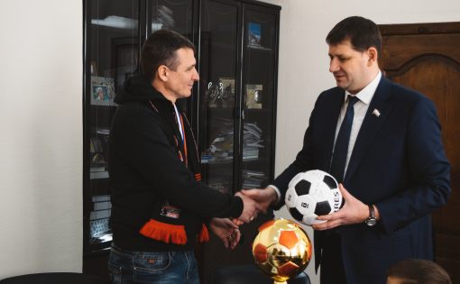 Министр Александр Абросимов поздравил мини-футбольную команду и пожелал победить на зональных соревнованиях Первенства России