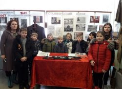 В музейной комнате Каменского СДК совместно с библиотекой прошел час памяти «Нам подвиг Сталинграда не забыть!»