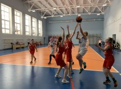 В Саратове прошли соревнования чемпионата Школьной баскетбольной лиги «КЭС-БАСКЕТ»