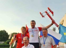 Павел Кузьмин завоевал 2 золото и серебро чемпионата СНГ по судомодельному спорту  