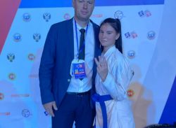 9)	Анна Щербина завоевала золото на чемпионате России по каратэ