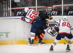 Хоккейная команда «Кристалл» проиграл выездной матч в Казани