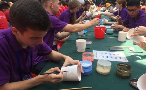 Студенты из Саратовской области приняли участие в   мастер - классе по ручной росписи керамики