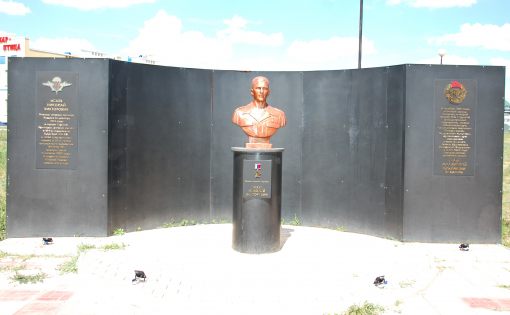 Восстановлен поврежденный вандалами памятник Герою России Николаю Исаеву