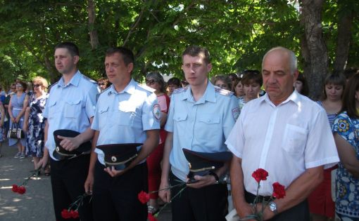 Петровские полицейские и общественники приняли участие в митинге, посвященном Дню памяти и скорби