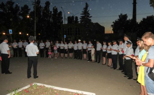 В Калининске сотрудники полиции зажгли "Свечу памяти"
