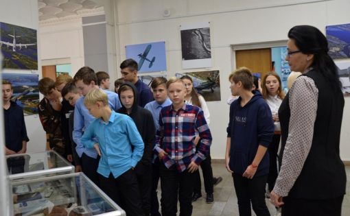 Сотрудники краеведческого музея рассказали школьникам о прославленных лётчицах
