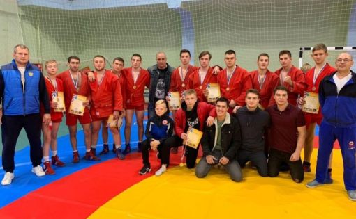 Саратовские самбисты завоевали 18 медалей на чемпионате и Первенстве Саратовской области
