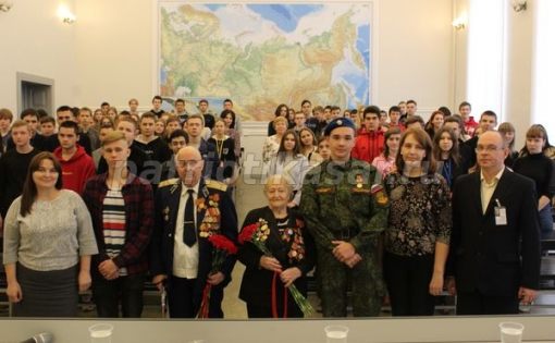 В рамках акции "Урок Победы - Бессмертный полк" прошла встреча с ветеранами в Саратовском колледже
