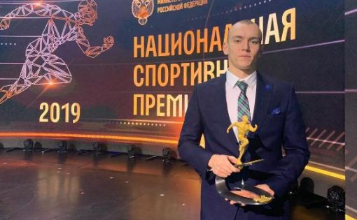 Министр Александр Абросимов поздравил Андрея Живаева с победой в номинации "Преодоление" Национальной спортивной премии