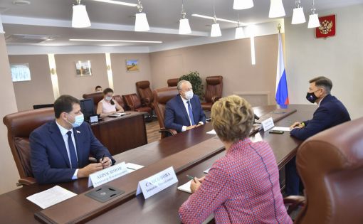 Губернатор Валерий Радаев провел встречу с президентом Союза биатлонистов России Виктором Майгуровым
