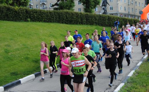 Жители города приняли участие в легкоатлетическом забеге, посвященном Дню России. 