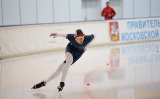 Даниил Чмутов успешно выступает на Кубке России по многоборьям по конькобежному спорту