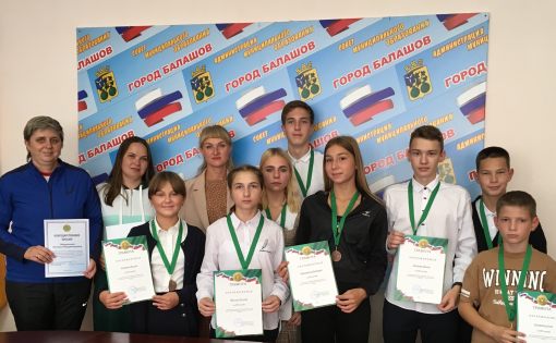 Жителей Балашовского района наградили знаками отличия ВФСК «ГТО»