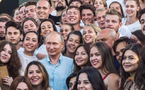 Студентка Экономического института приняла участие во встрече молодежного актива с Владимиром Путиным