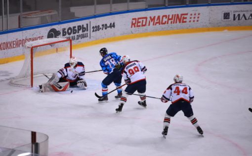 «Кристалл»  проиграл выездную серию игр в Красноярске