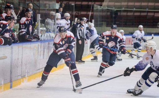 В Саратове продолжаются игры Высшей хоккейной лиги