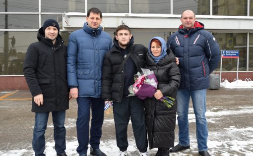 Джамалутдин Гусейнов вернулся в Саратов с золотой медалью и в статусе чемпиона мира по ММА