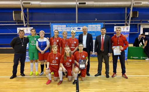 Юные саратовские футболистки - призеры окружного финала Всероссийских соревнований по мини-футболу