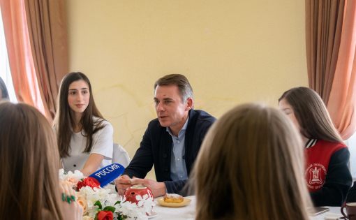 Саратовские волонтеры встретились с Игорем Петренко 