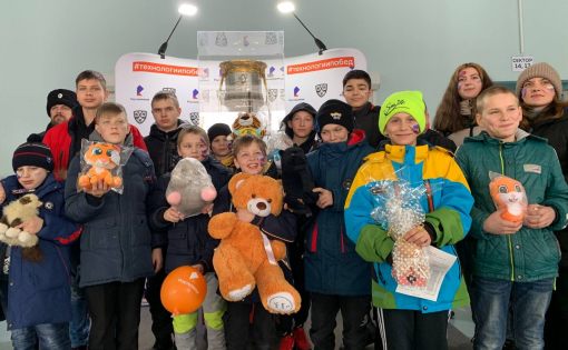 Саратовские болельщики вернули улыбки на лица детей Донбасса