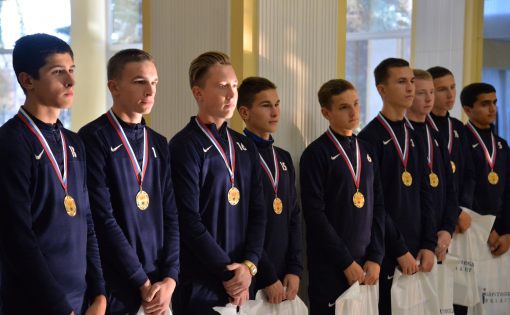 Валерий Радаев поздравил юношескую футбольную команду «Сокол 2000», впервые ставшую победителем Кубка РФС