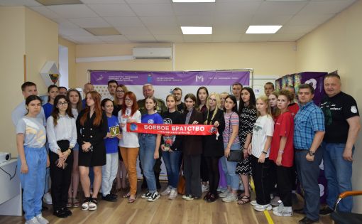 Саратовские студенты и школьники приняли участие в патриотической беседе «Из первых уст» 