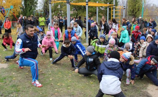 Саратовские спортсмены приняли участие в открытии спортивной площадки